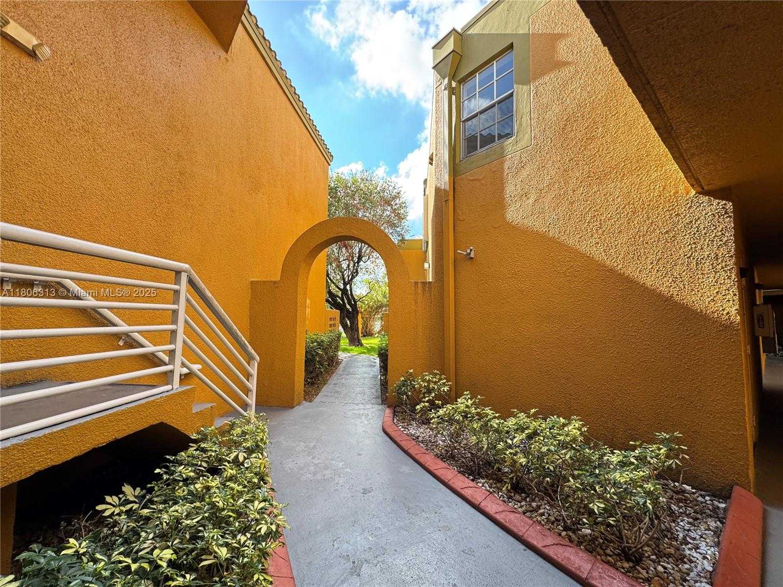 Small Image of 9701 FONTAINEBLEAU BLVD #C104, Miami Number 36