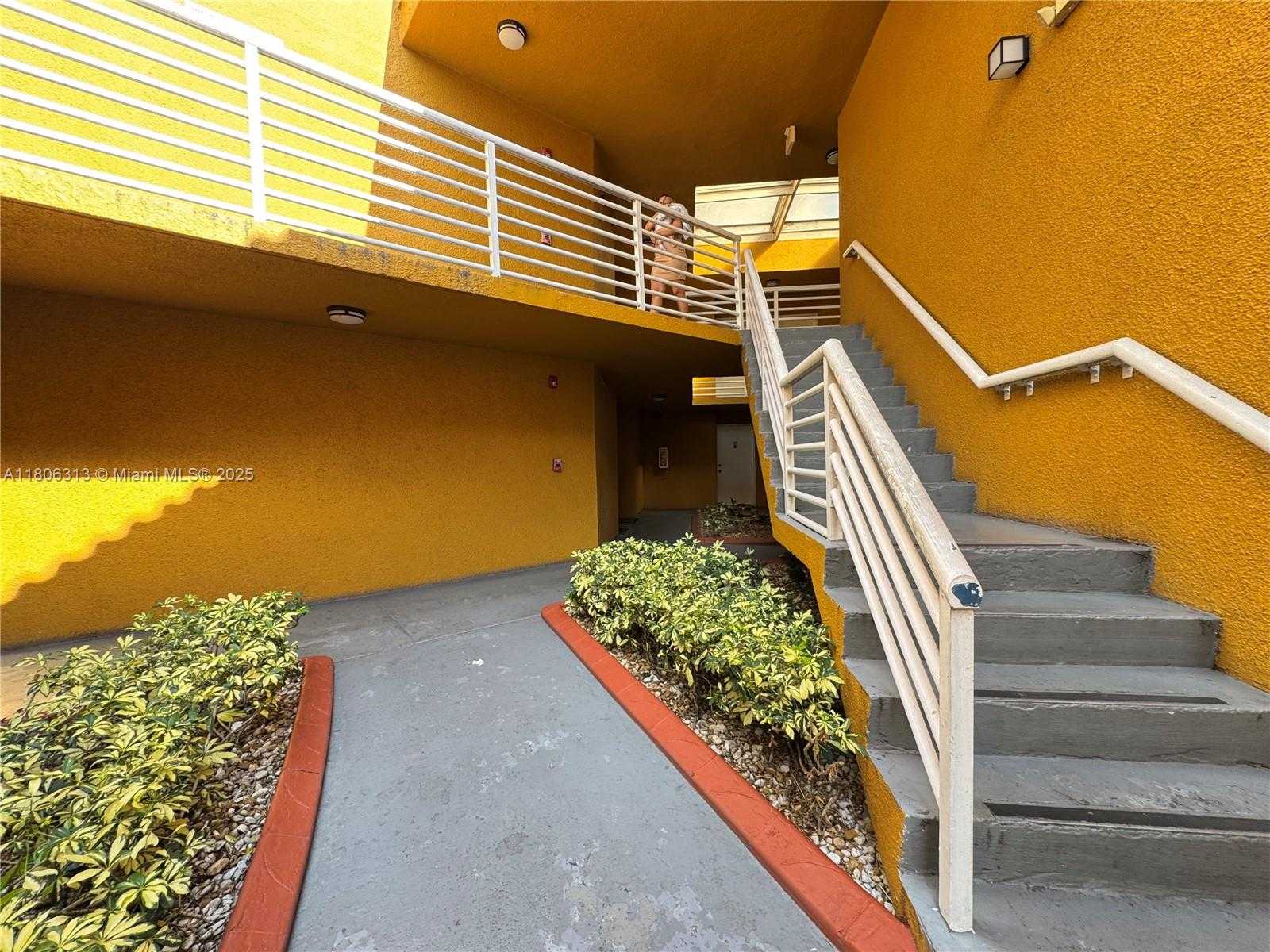 Small Image of 9701 FONTAINEBLEAU BLVD #C104, Miami Number 37