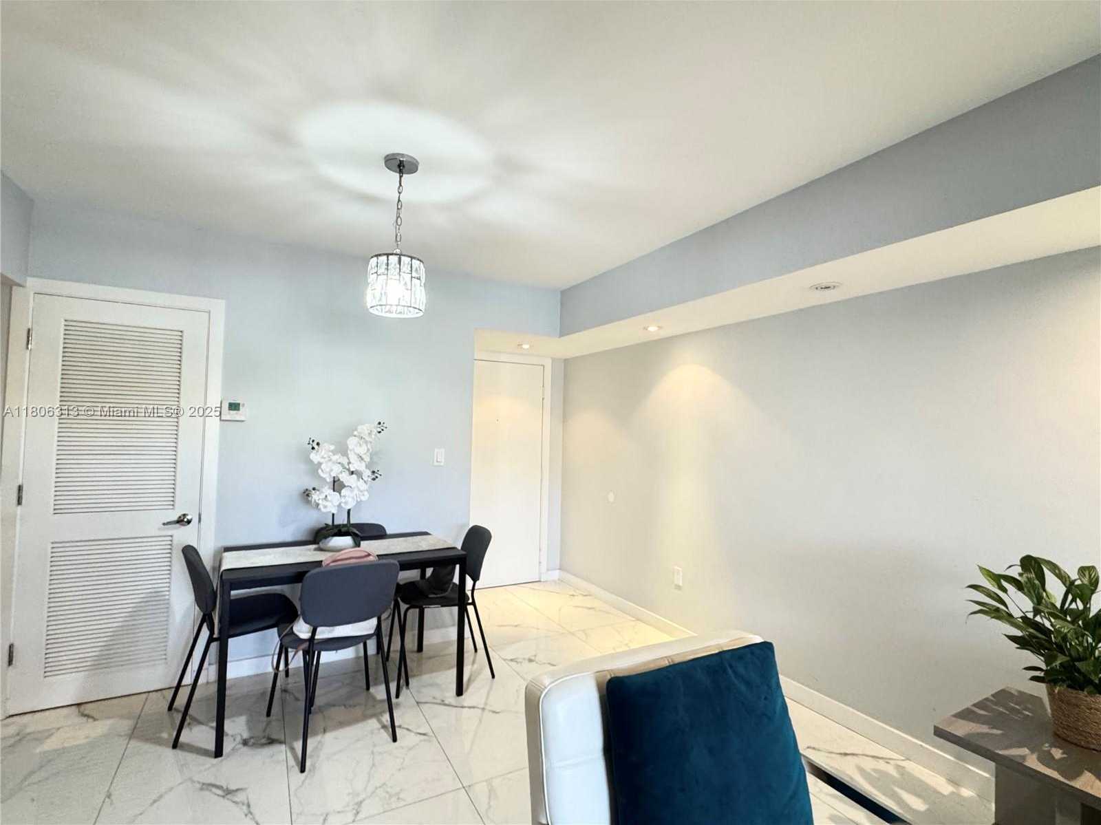 Small Image of 9701 FONTAINEBLEAU BLVD #C104, Miami Number 4