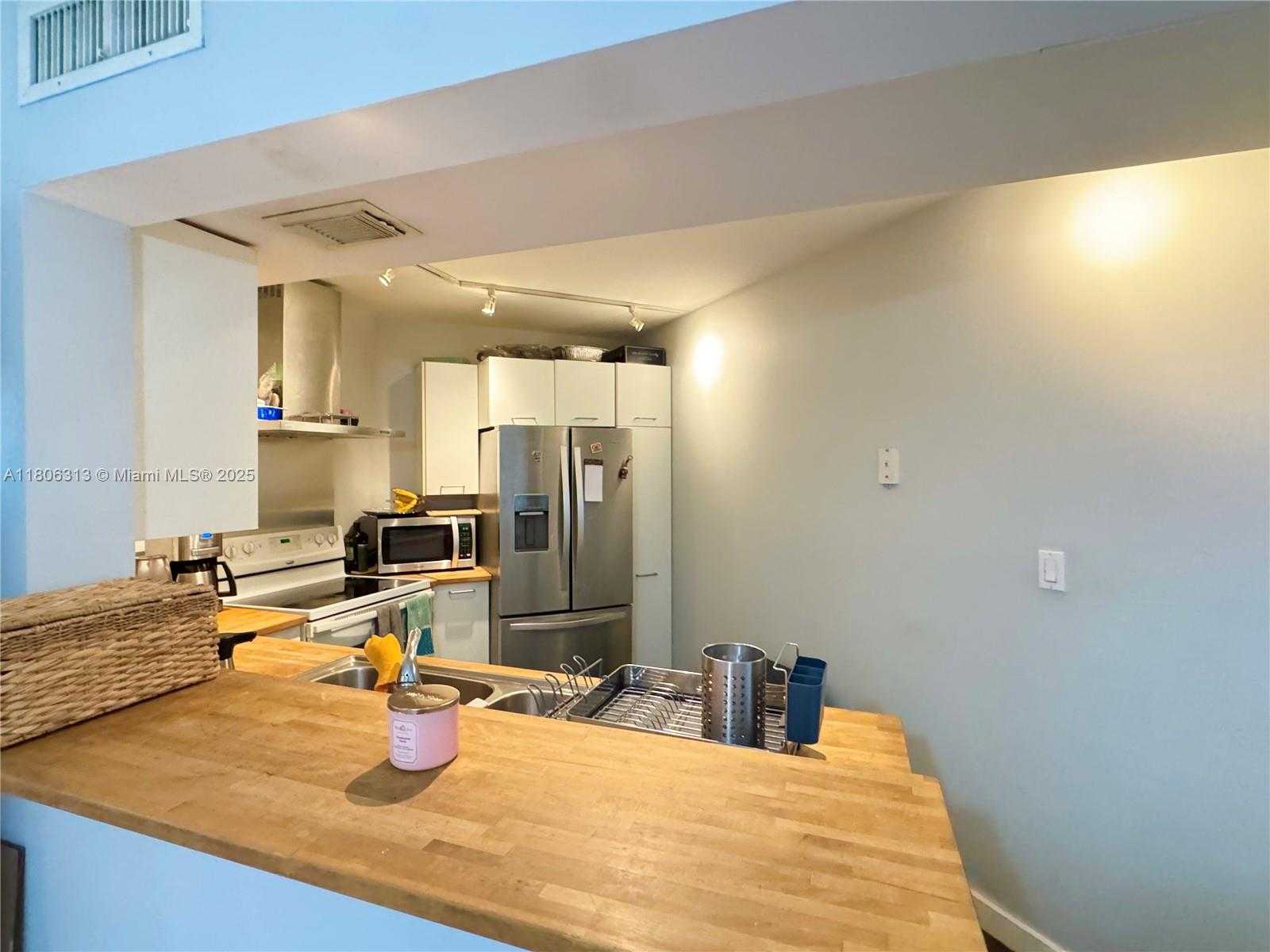 Small Image of 9701 FONTAINEBLEAU BLVD #C104, Miami Number 5