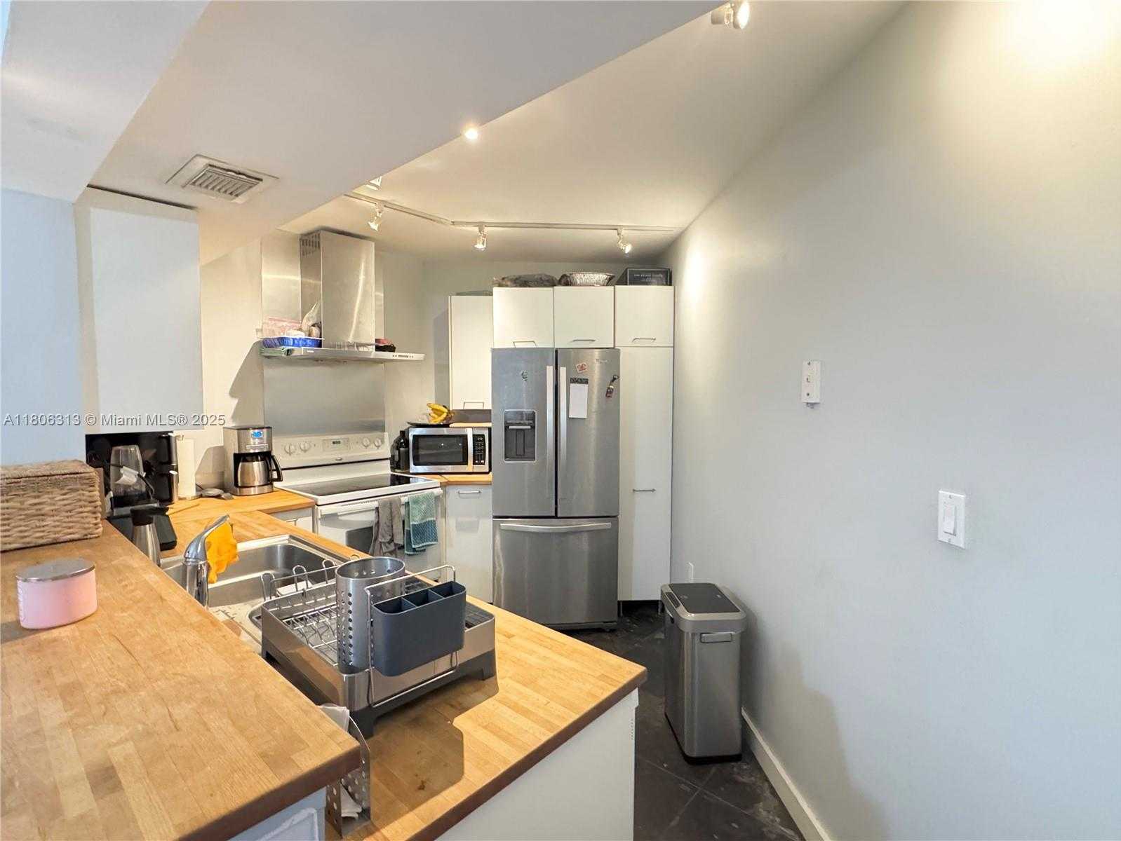 Small Image of 9701 FONTAINEBLEAU BLVD #C104, Miami Number 6