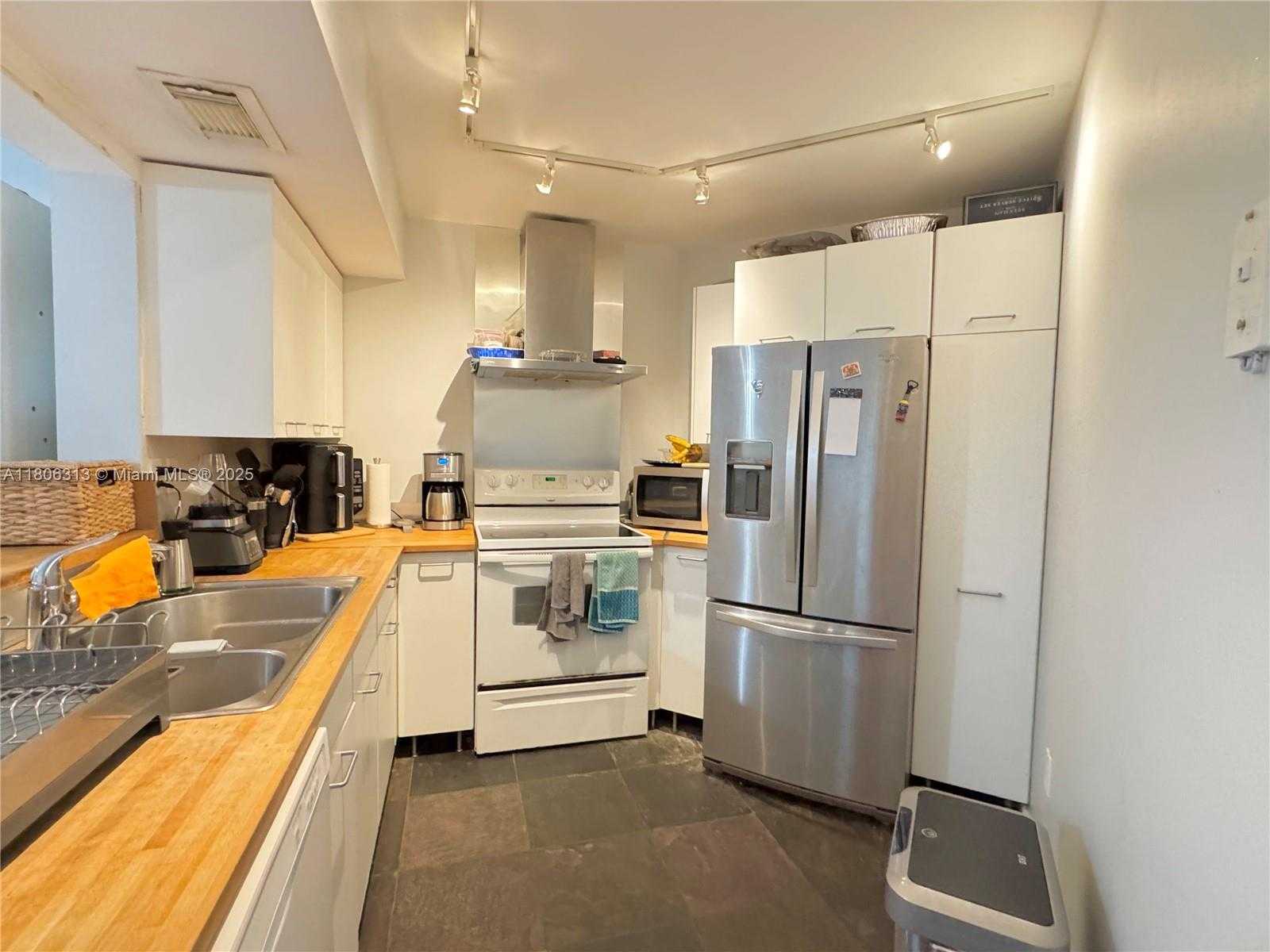 Small Image of 9701 FONTAINEBLEAU BLVD #C104, Miami Number 7