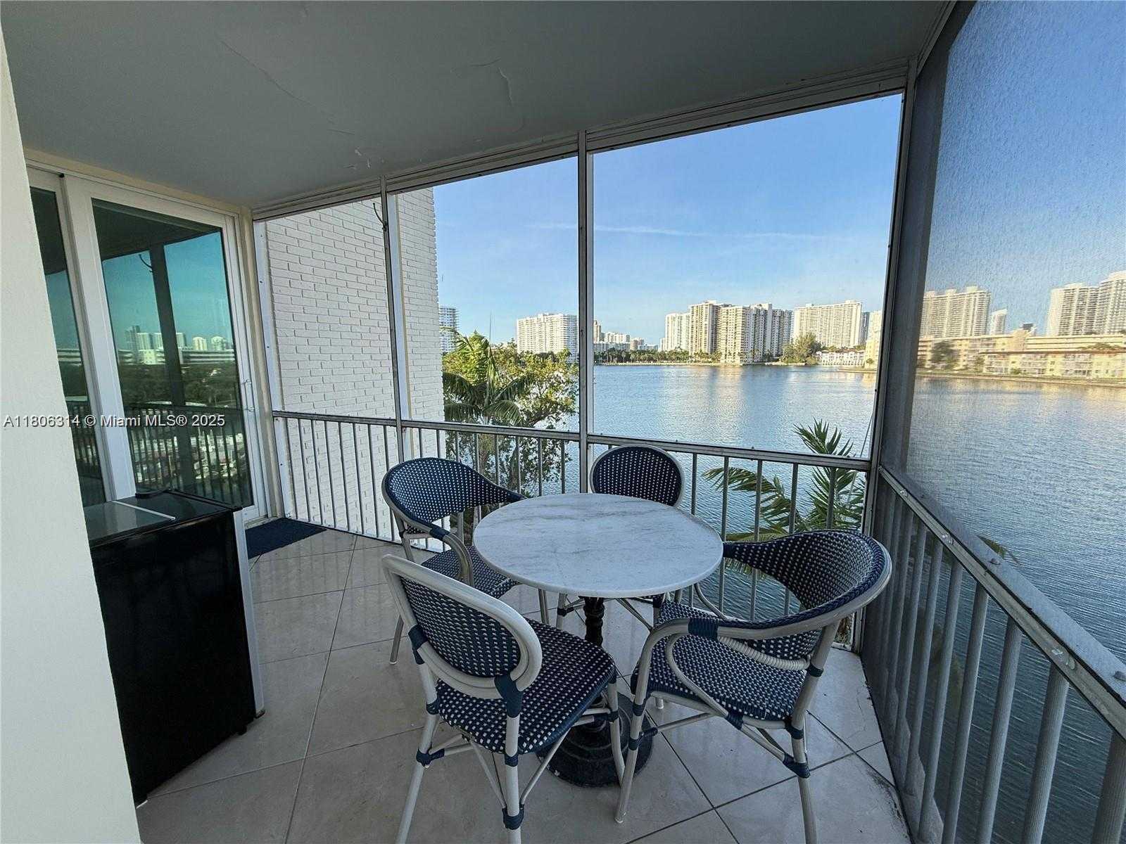 Small Image of 2859 LEONARD #G401, Aventura Number 14