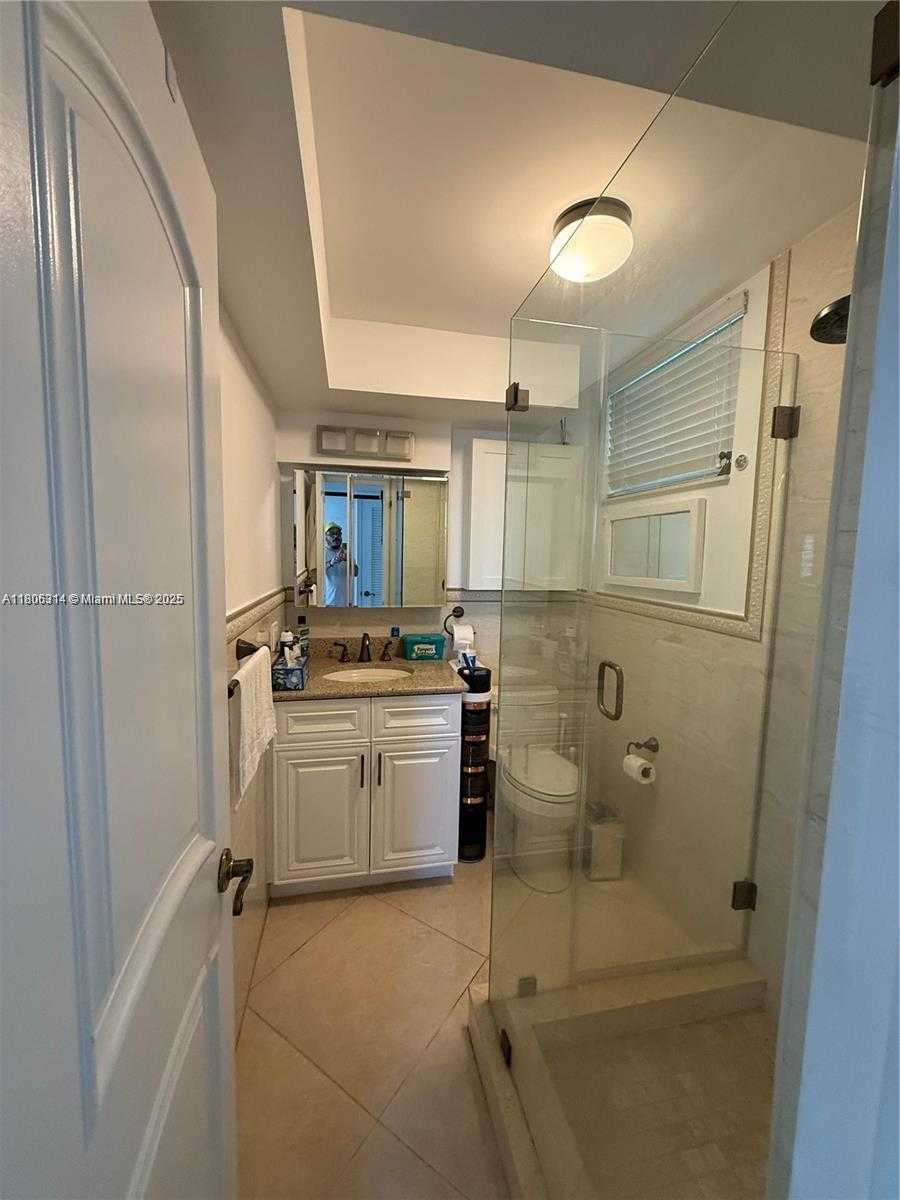 Small Image of 2859 LEONARD #G401, Aventura Number 19