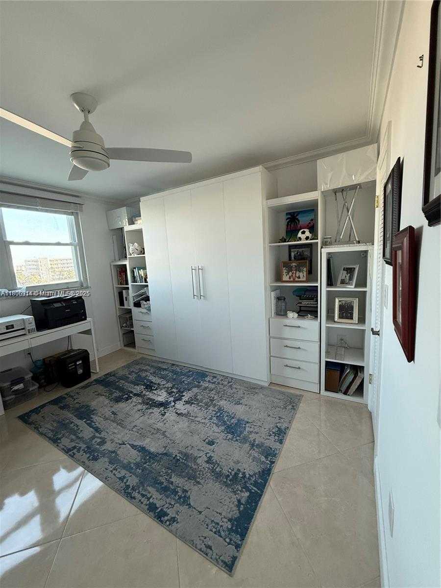 Small Image of 2859 LEONARD #G401, Aventura Number 20