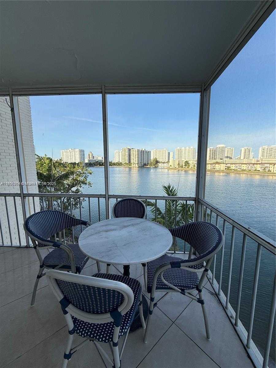 Small Image of 2859 LEONARD #G401, Aventura Number 24
