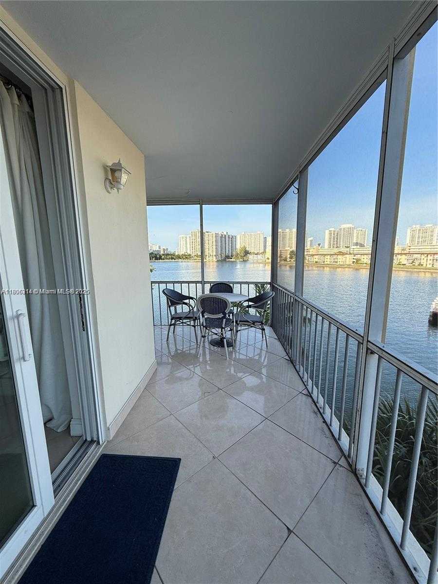 Small Image of 2859 LEONARD #G401, Aventura Number 25