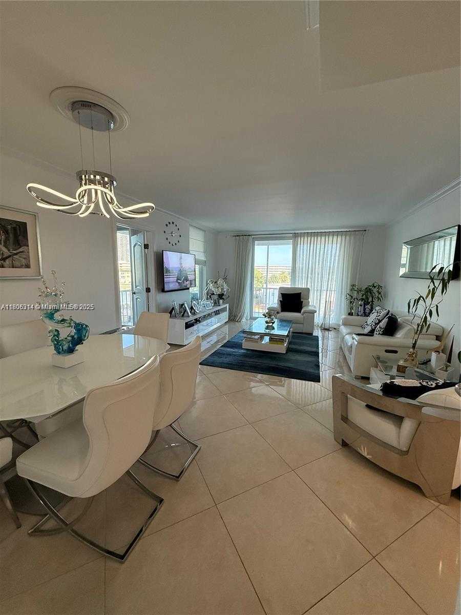 Small Image of 2859 LEONARD #G401, Aventura Number 5