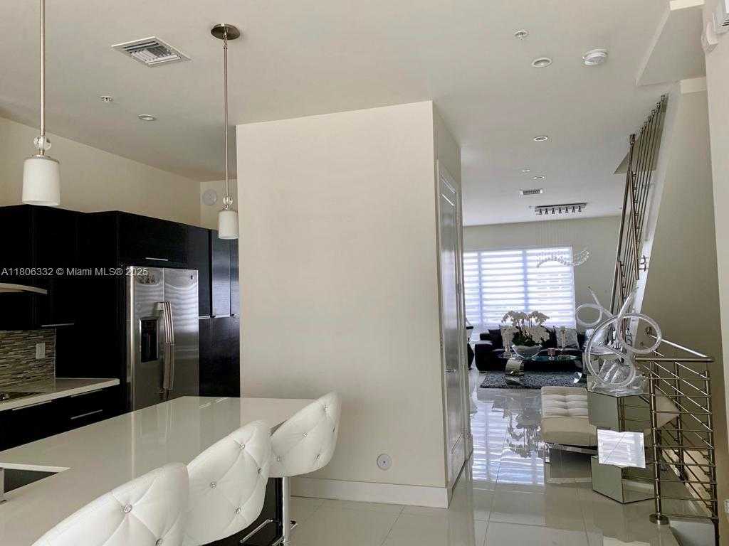 Small Image of 6660 NORTH WEST 105TH CT #6660, Doral Number 12