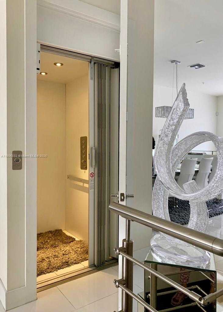 Small Image of 6660 NORTH WEST 105TH CT #6660, Doral Number 13