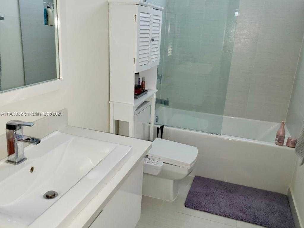 Small Image of 6660 NORTH WEST 105TH CT #6660, Doral Number 17