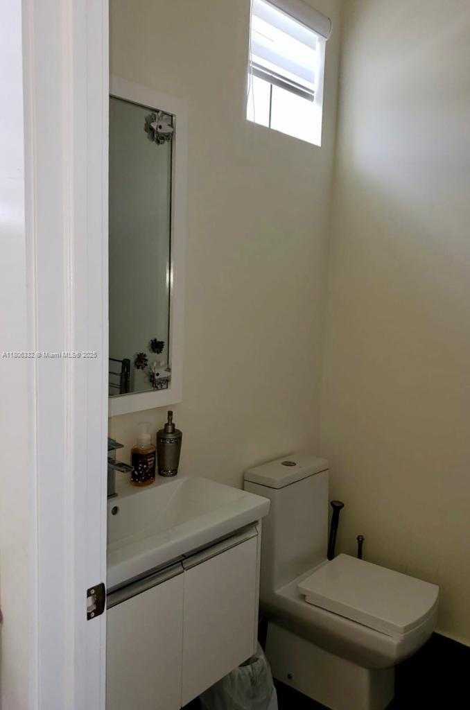 Small Image of 6660 NORTH WEST 105TH CT #6660, Doral Number 21