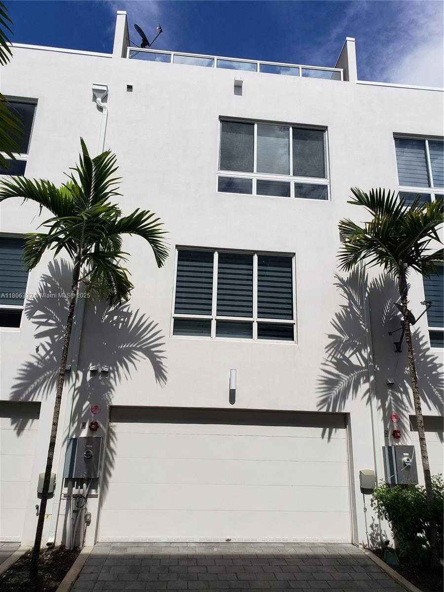 Small Image of 6660 NORTH WEST 105TH CT #6660, Doral Number 25