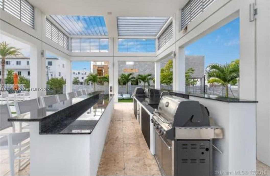 Small Image of 6660 NORTH WEST 105TH CT #6660, Doral Number 31