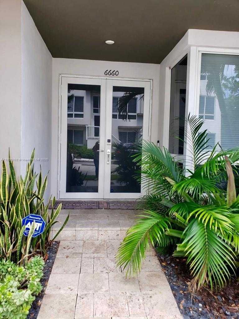 Small Image of 6660 NORTH WEST 105TH CT #6660, Doral Number 4
