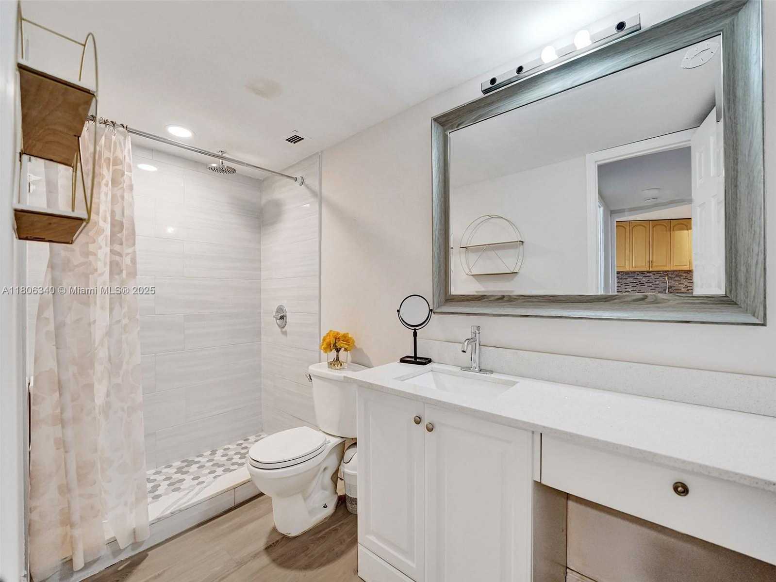 Small Image of 1351 NORTH EAST MIAMI GARDENS DR #203E, Miami Number 10