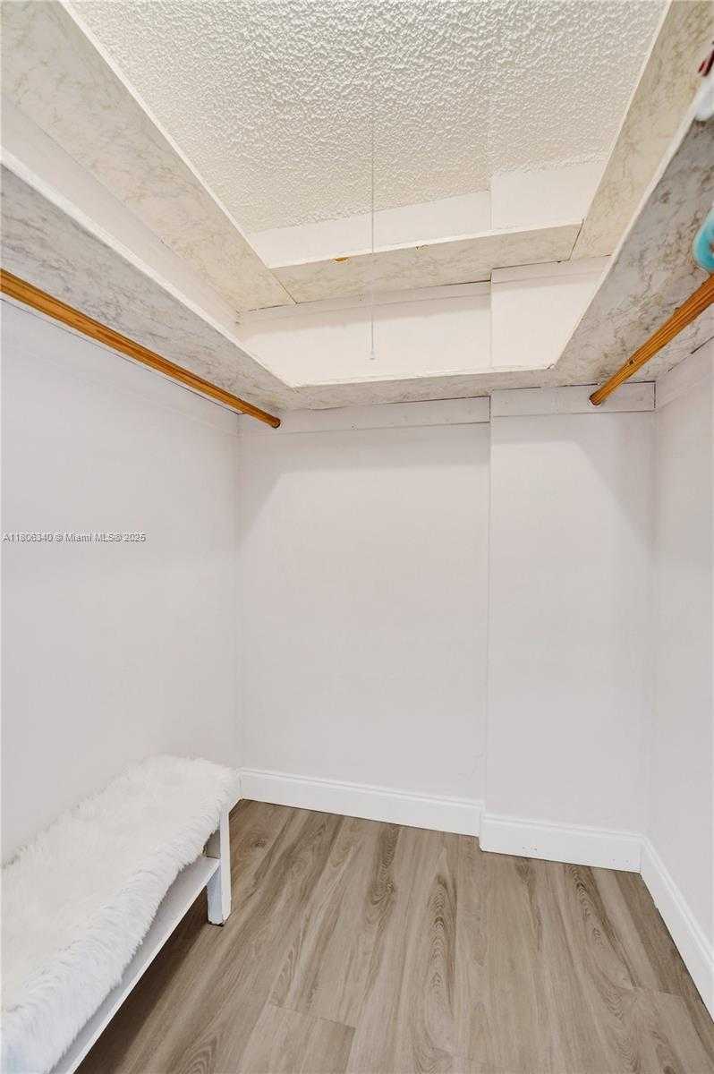 Small Image of 1351 NORTH EAST MIAMI GARDENS DR #203E, Miami Number 17