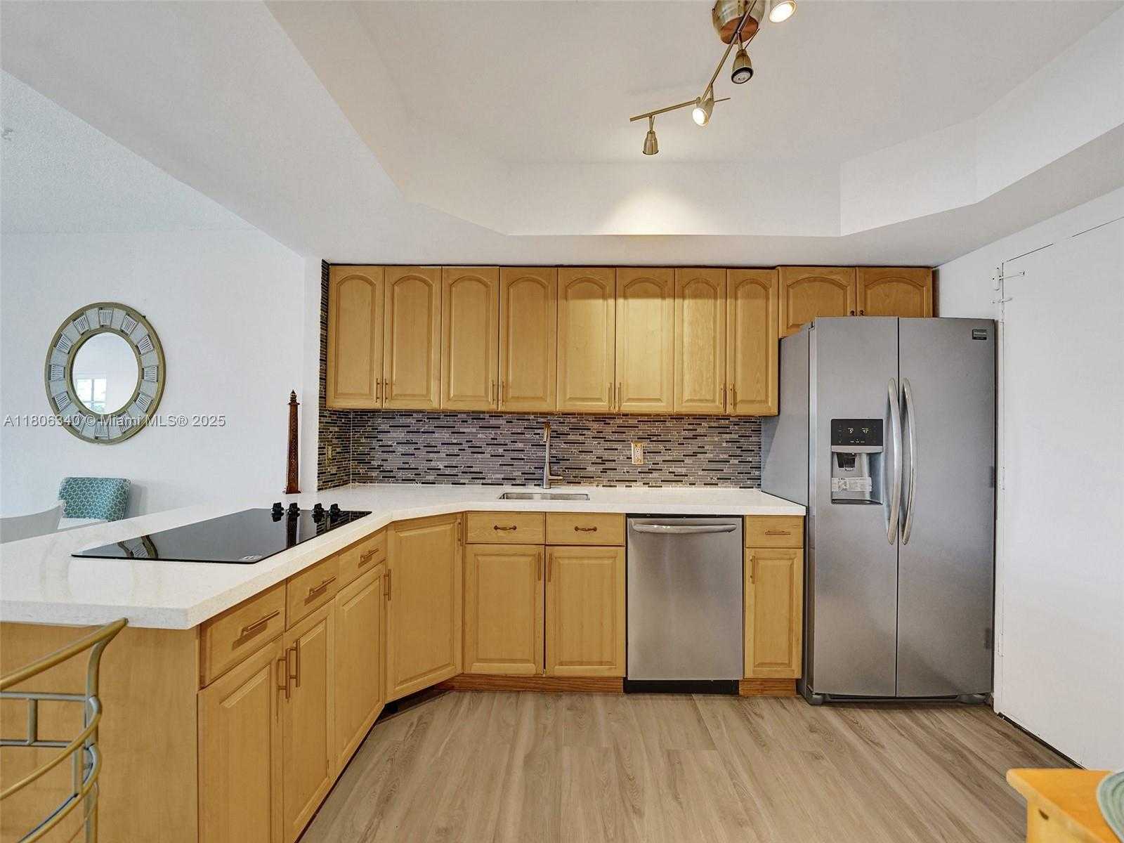 Small Image of 1351 NORTH EAST MIAMI GARDENS DR #203E, Miami Number 4