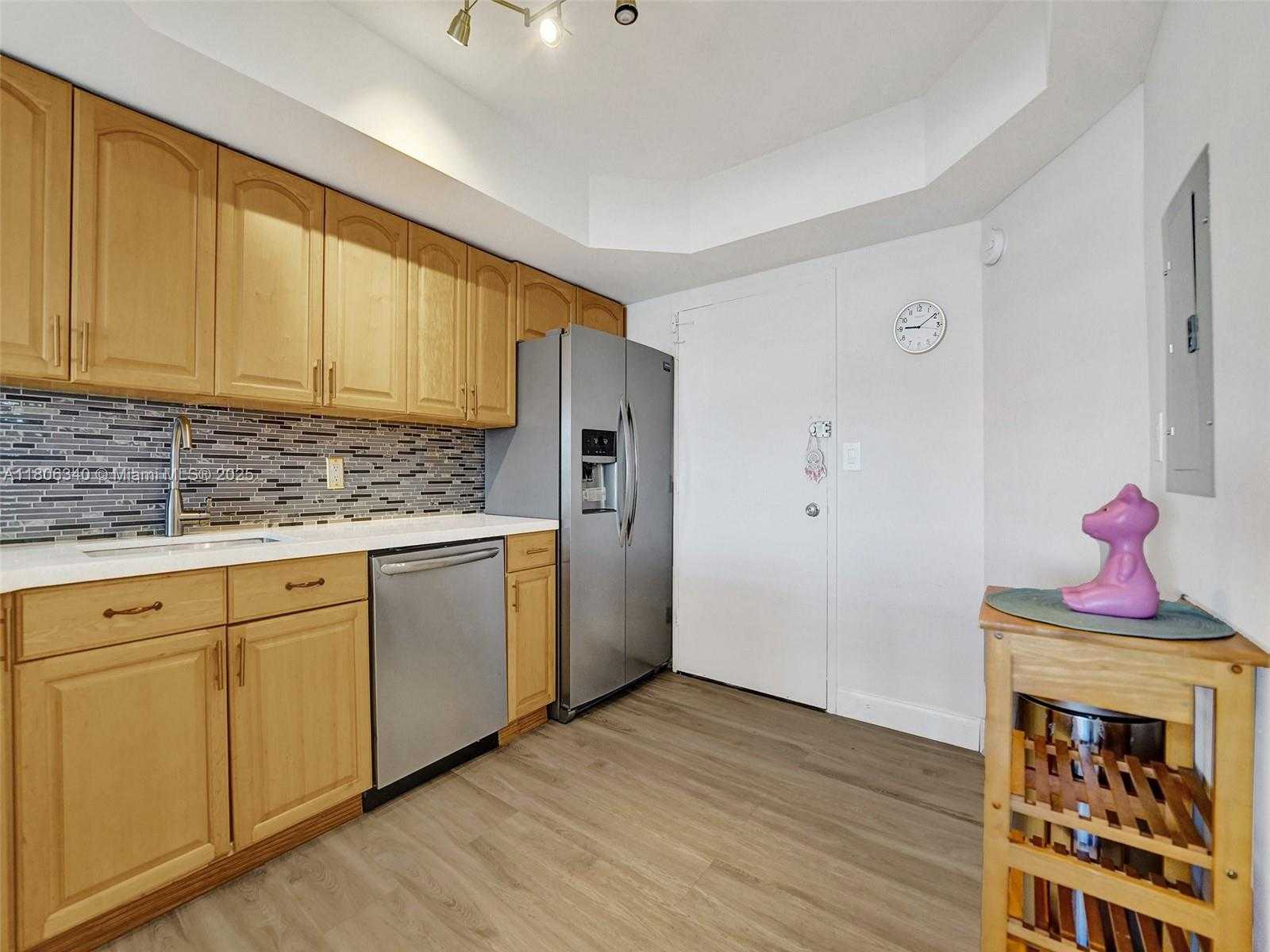 Small Image of 1351 NORTH EAST MIAMI GARDENS DR #203E, Miami Number 6
