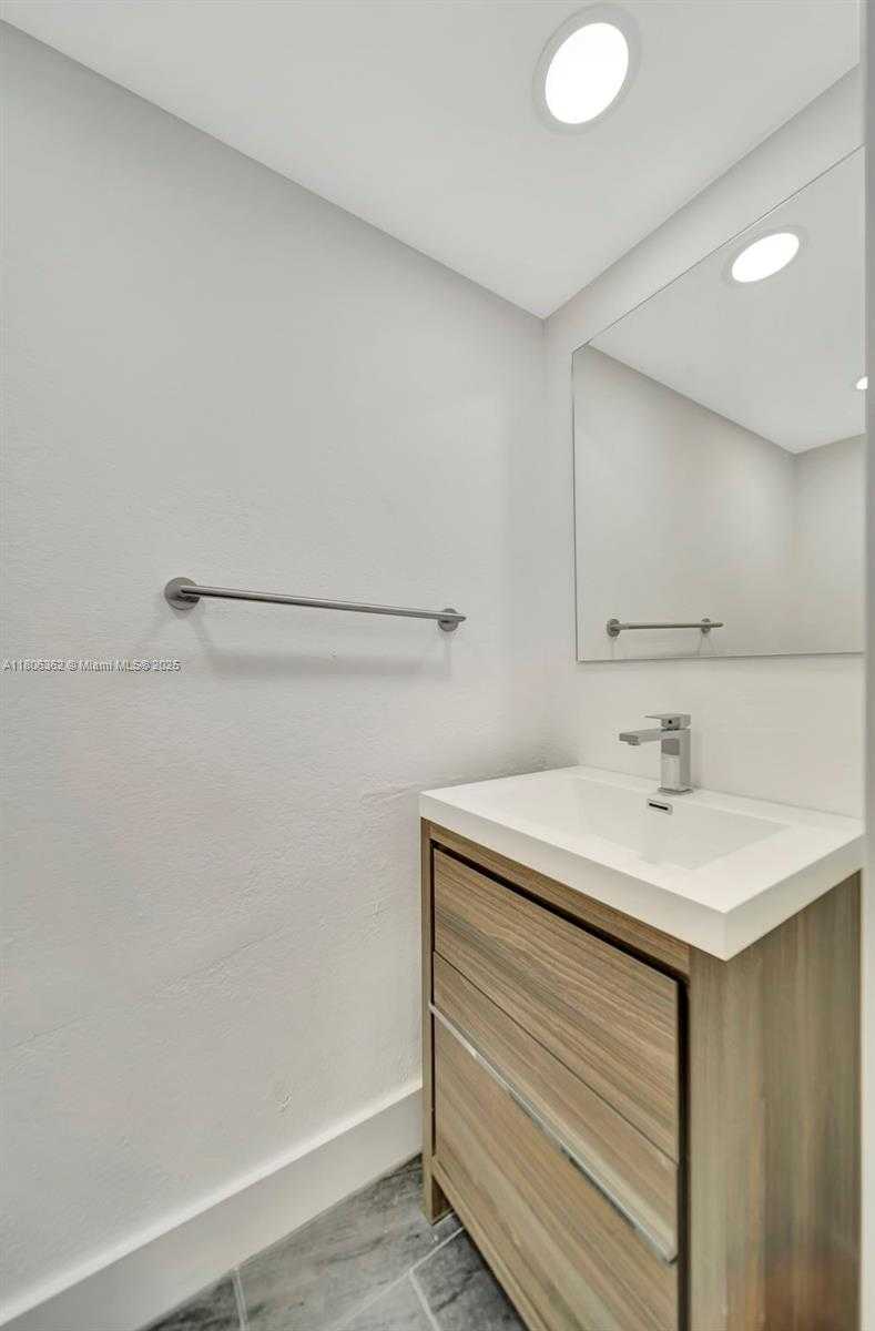 Small Image of 245 NORTH WEST 109TH AVE #211, Miami Number 14