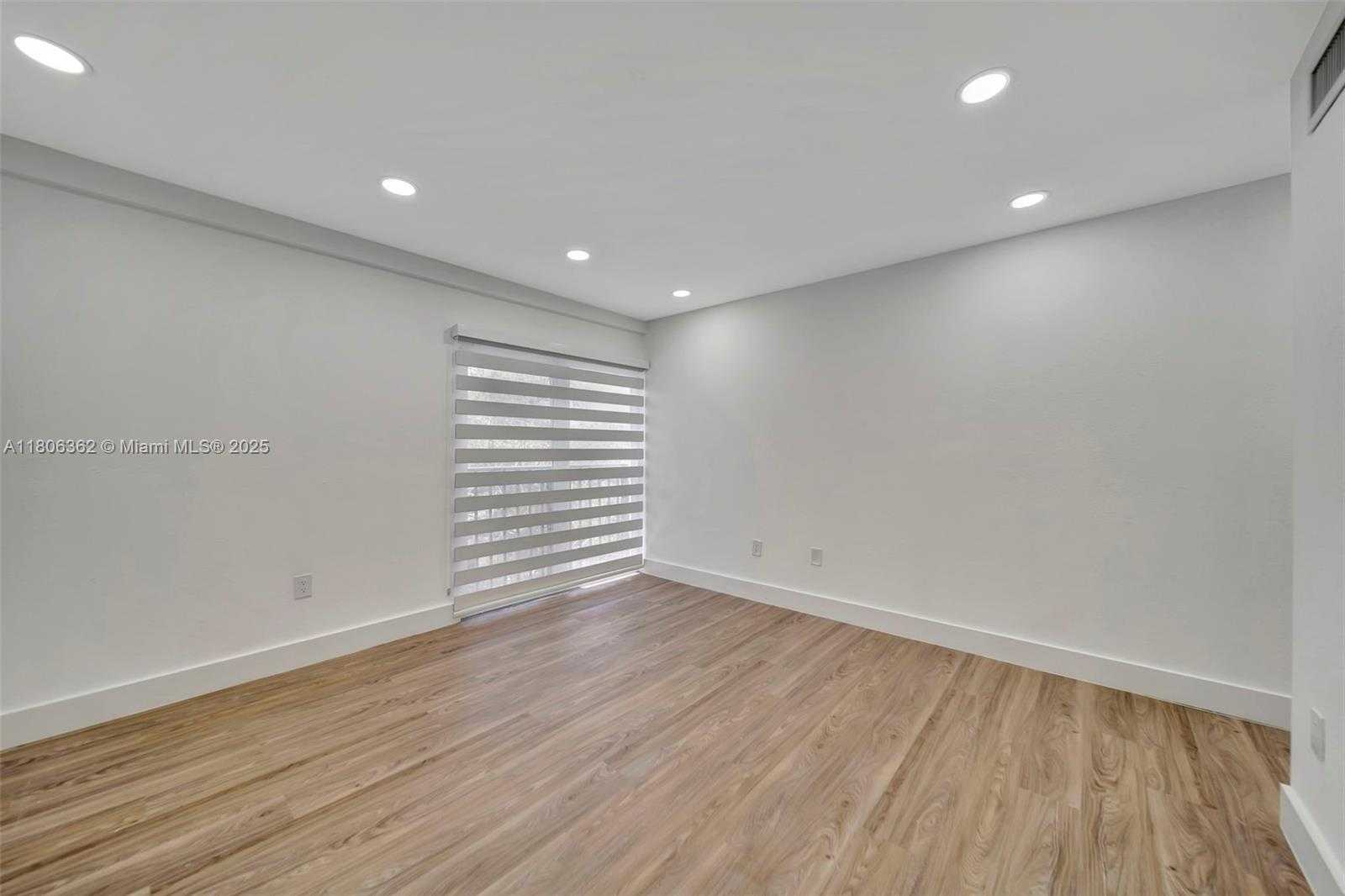 Small Image of 245 NORTH WEST 109TH AVE #211, Miami Number 19