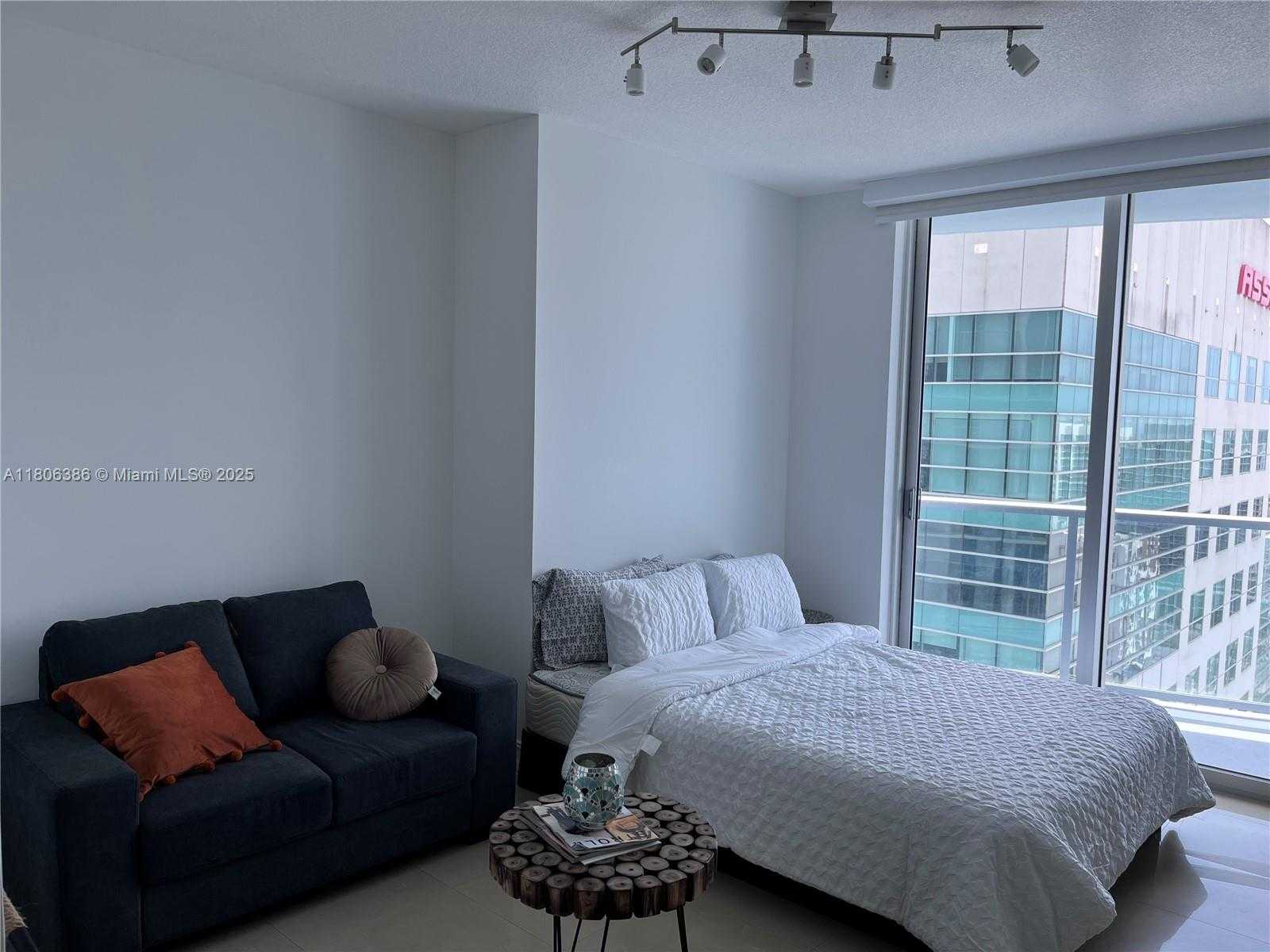 Small Image of 185 SOUTH WEST 7TH ST #2706, Miami Number 3