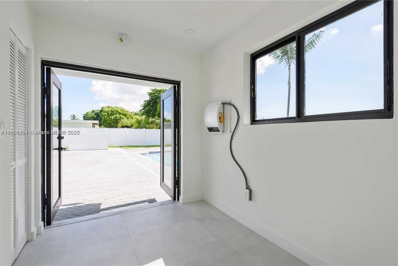 Small Image of 18831 NORTH EAST 18TH AVE, Miami Number 12