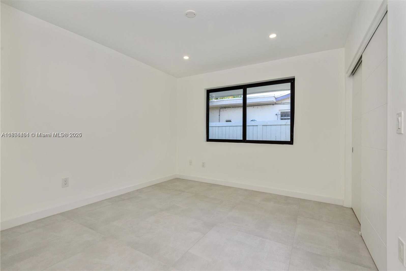 Small Image of 18831 NORTH EAST 18TH AVE, Miami Number 14