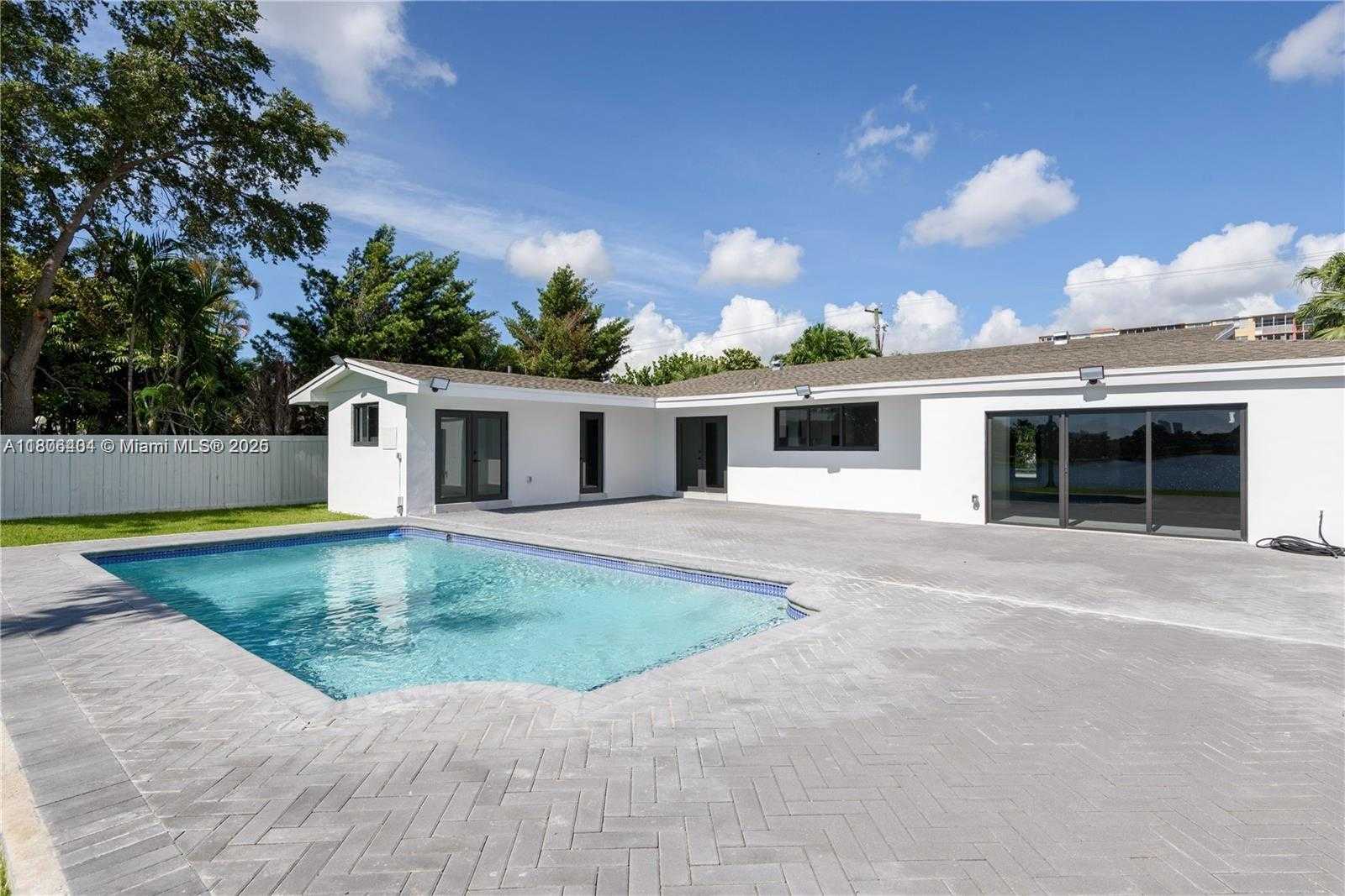 Small Image of 18831 NORTH EAST 18TH AVE, Miami Number 17