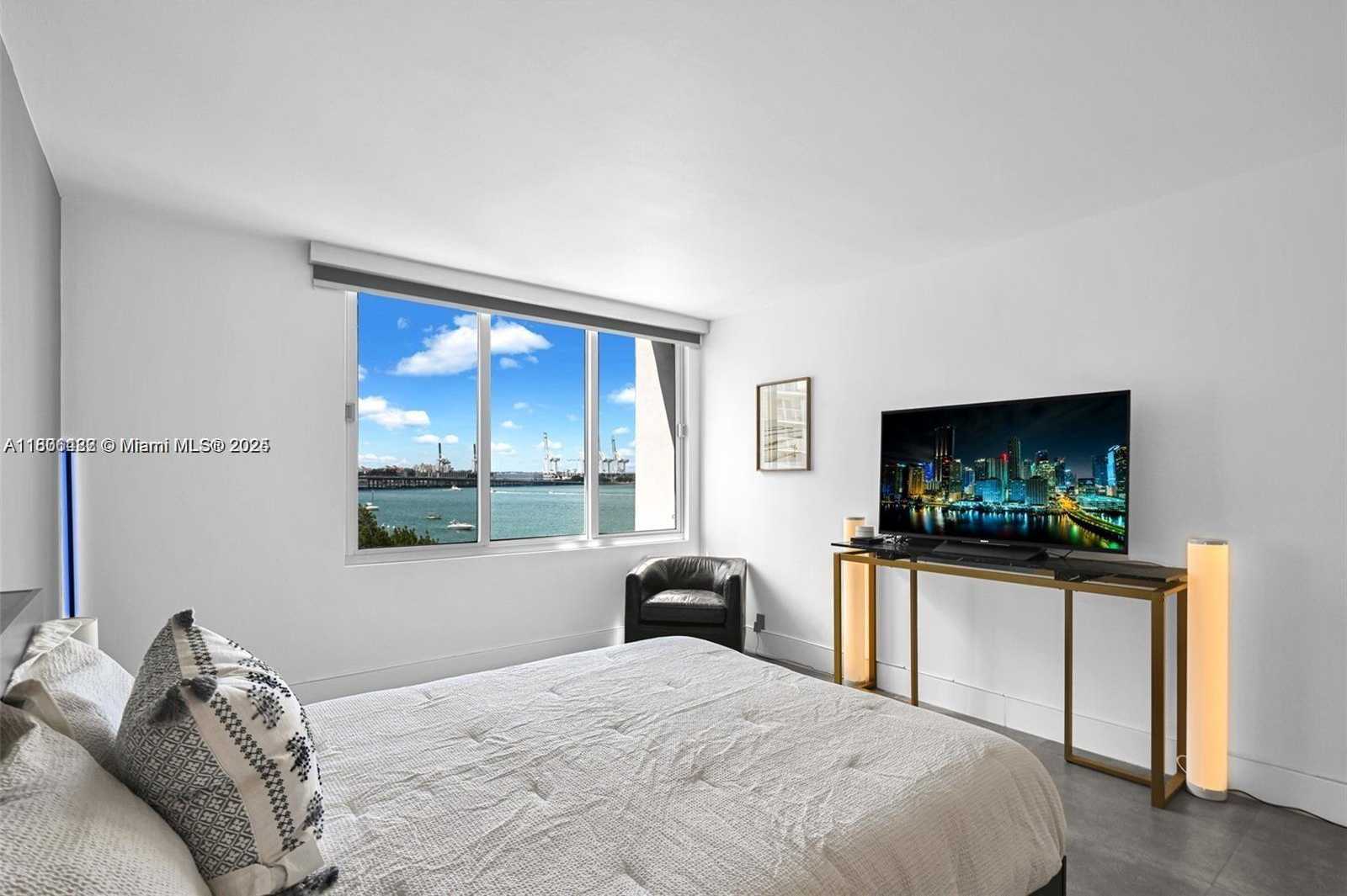 Small Image of 1000 WEST AVE #626, Miami Beach Number 11