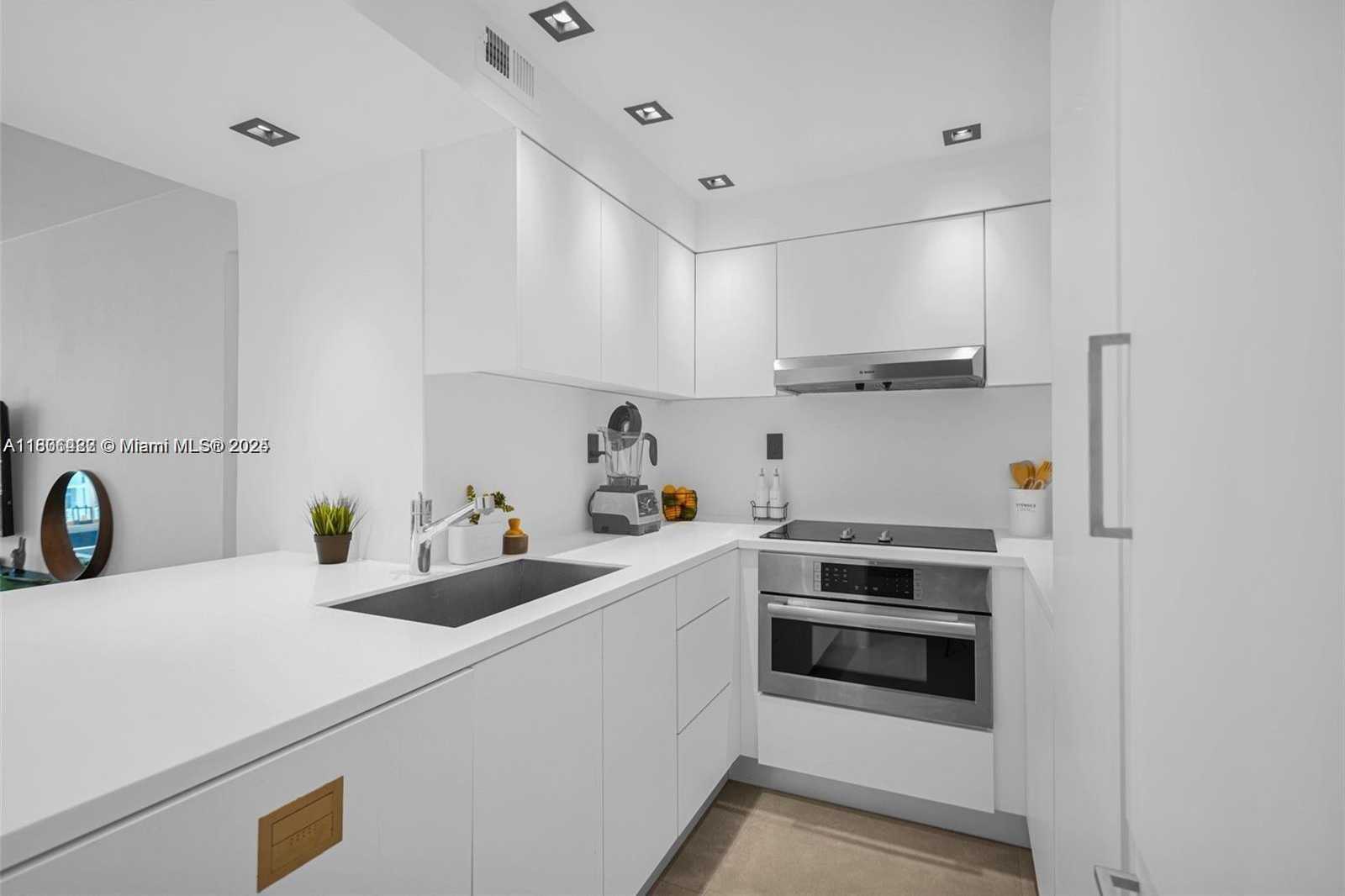Small Image of 1000 WEST AVE #626, Miami Beach Number 8