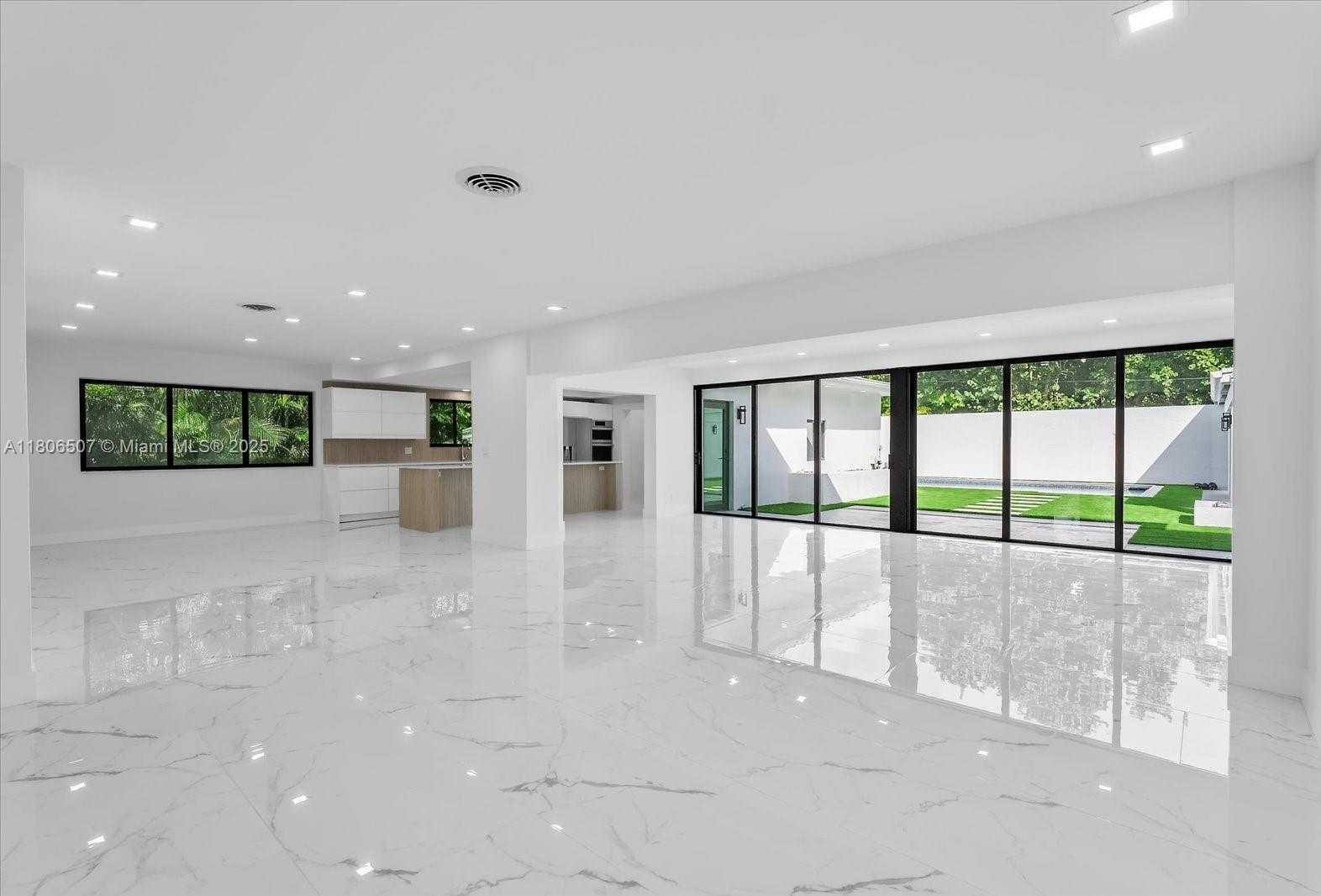 Small Image of 112 EAST 1ST CT, Miami Beach Number 2