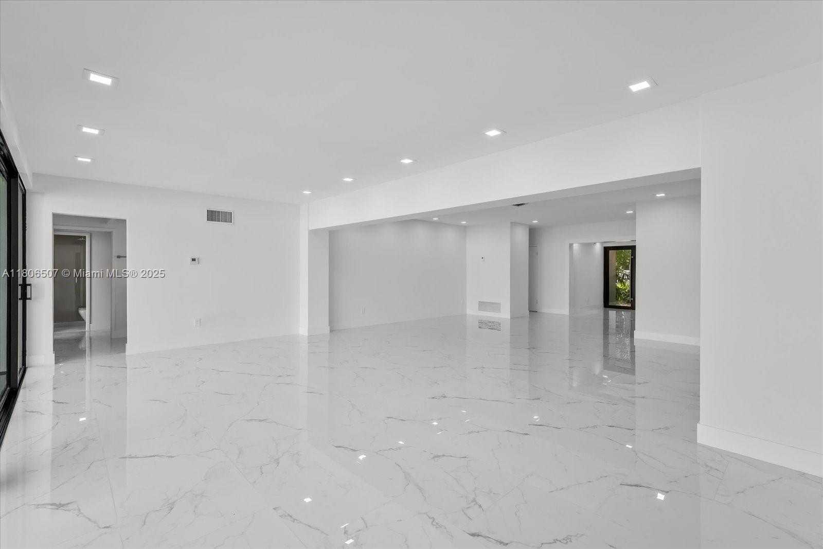Small Image of 112 EAST 1ST CT, Miami Beach Number 3