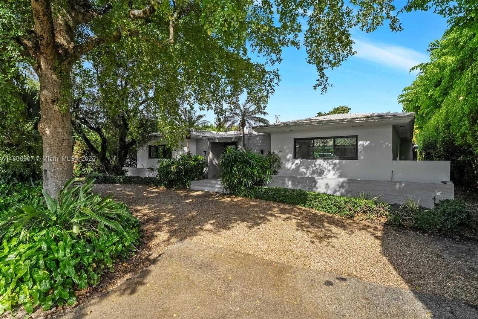 Small Image of 112 EAST 1ST CT, Miami Beach Number 31
