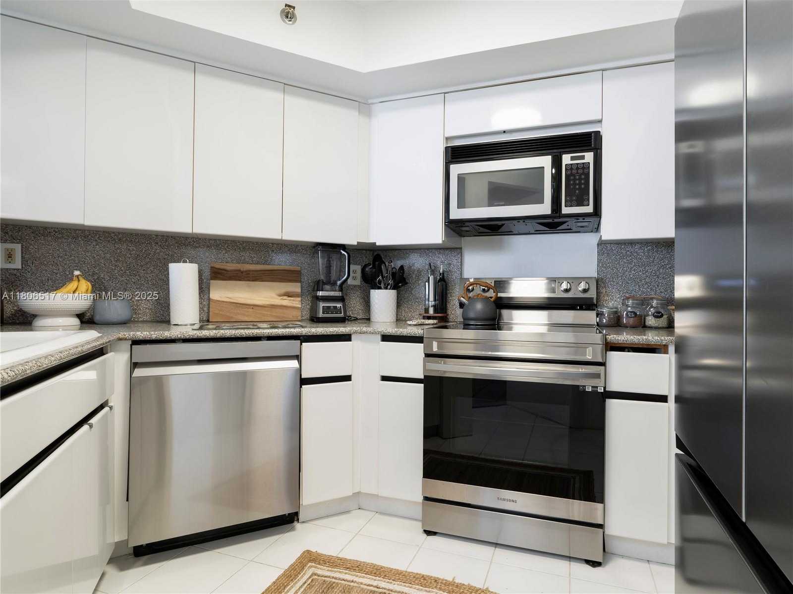 Small Image of 6767 COLLINS AVE #1704, Miami Beach Number 12