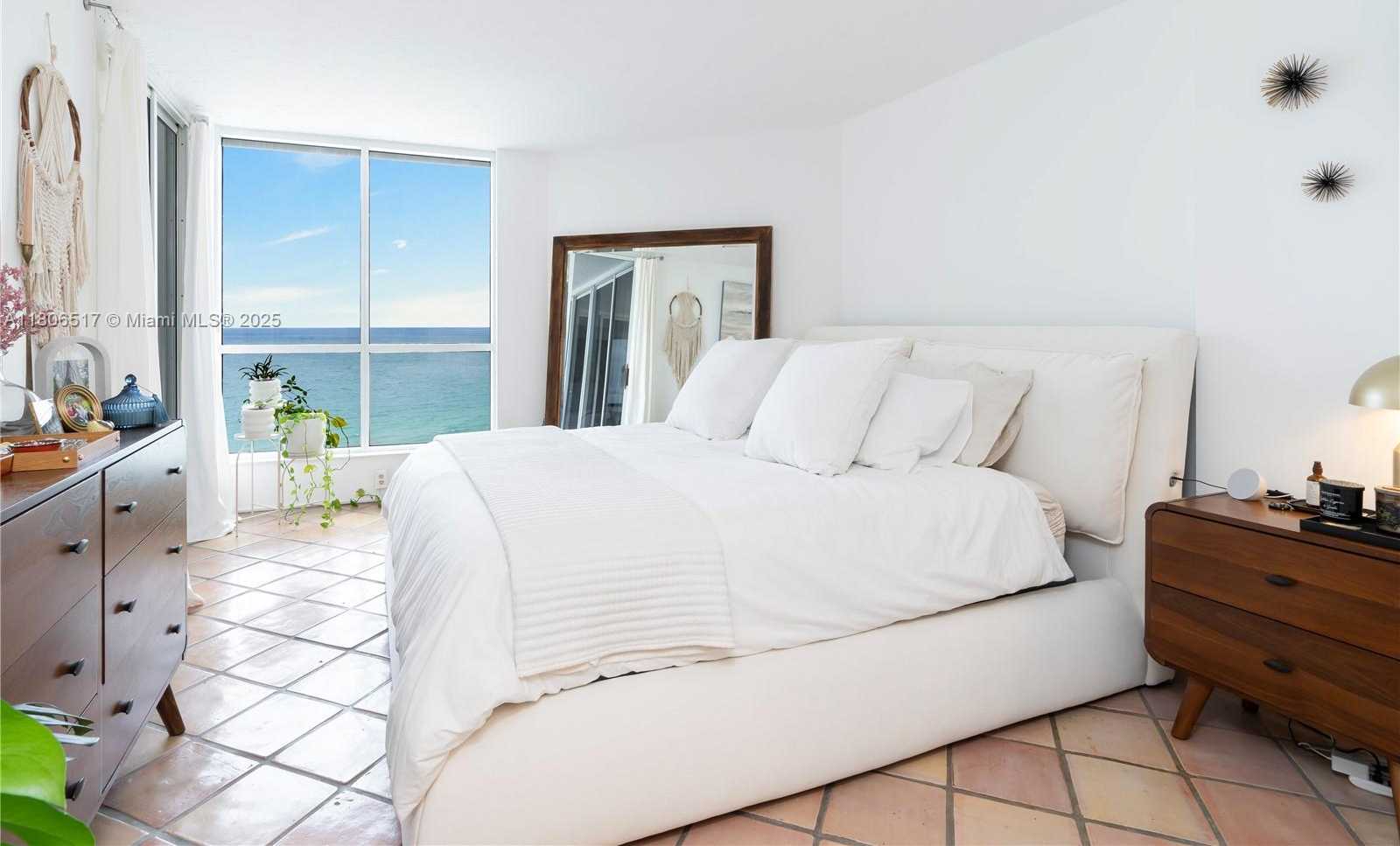 Small Image of 6767 COLLINS AVE #1704, Miami Beach Number 14