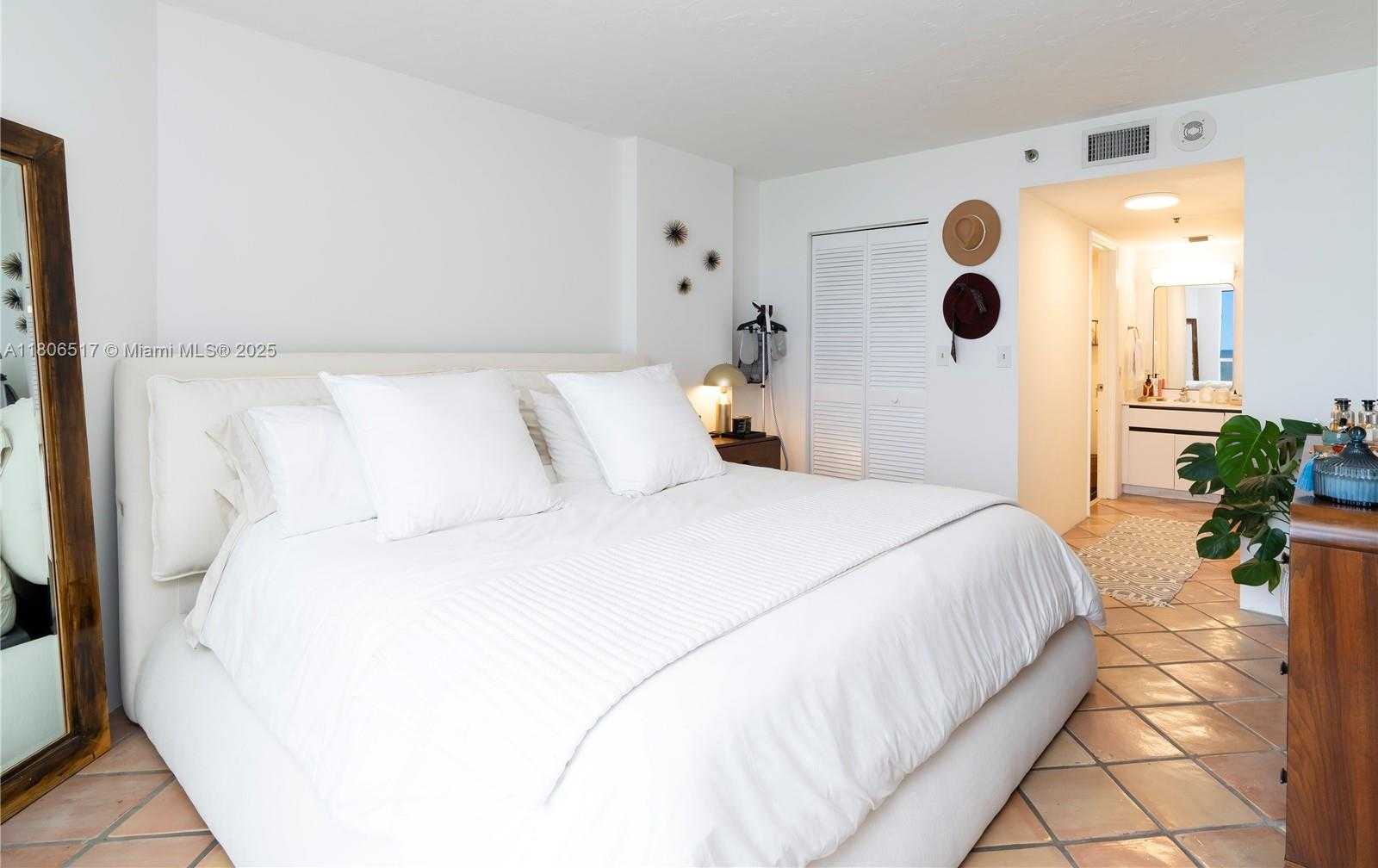 Small Image of 6767 COLLINS AVE #1704, Miami Beach Number 16