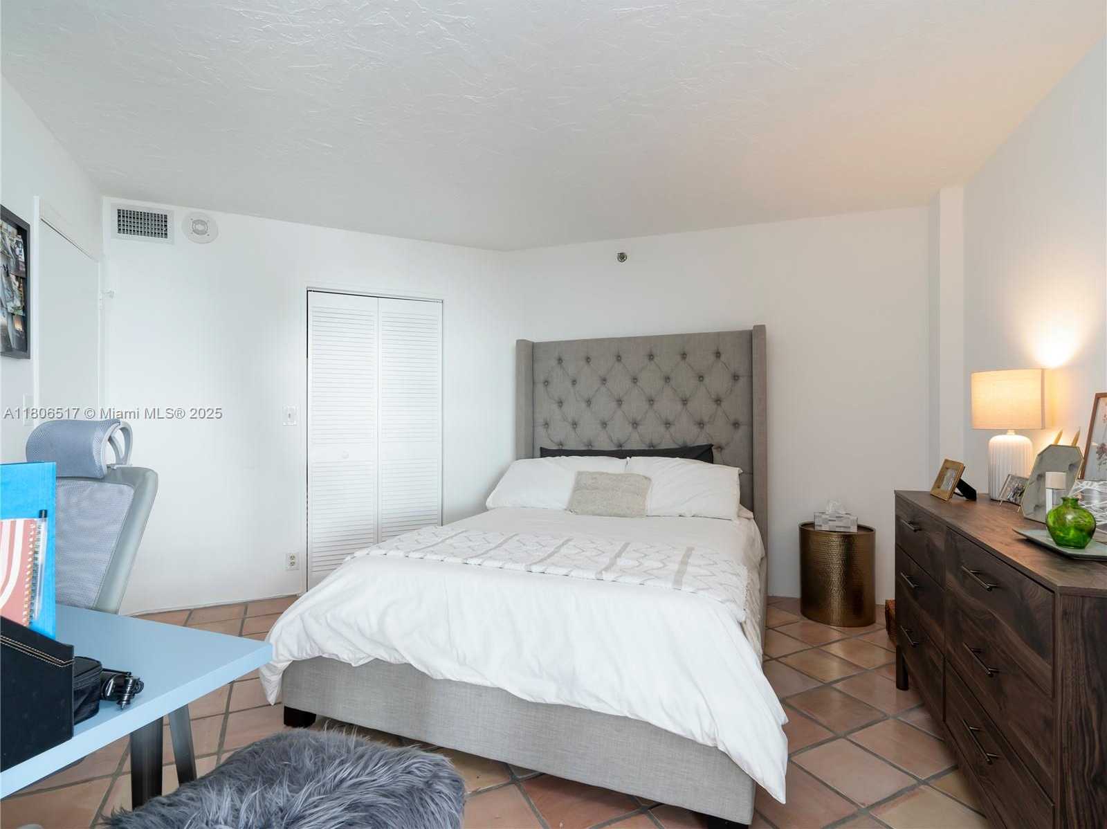 Small Image of 6767 COLLINS AVE #1704, Miami Beach Number 19