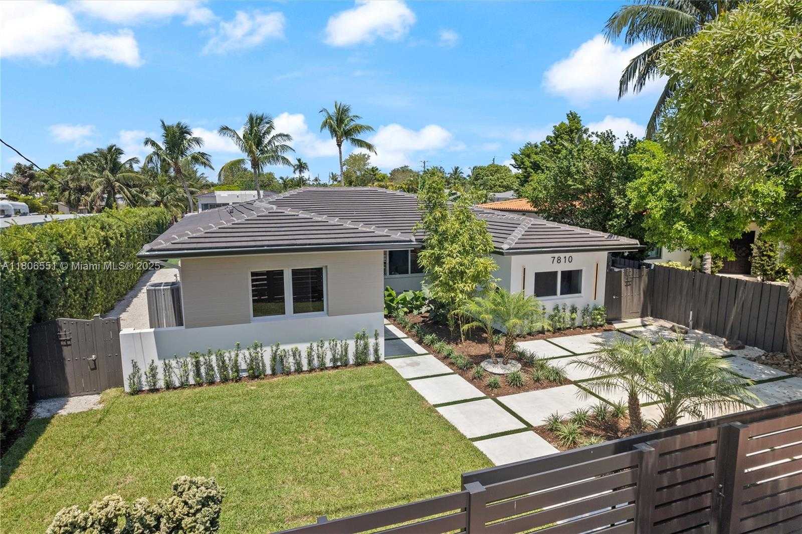 Small Image of 7810 HAWTHORNE AVE, Miami Beach Number 2
