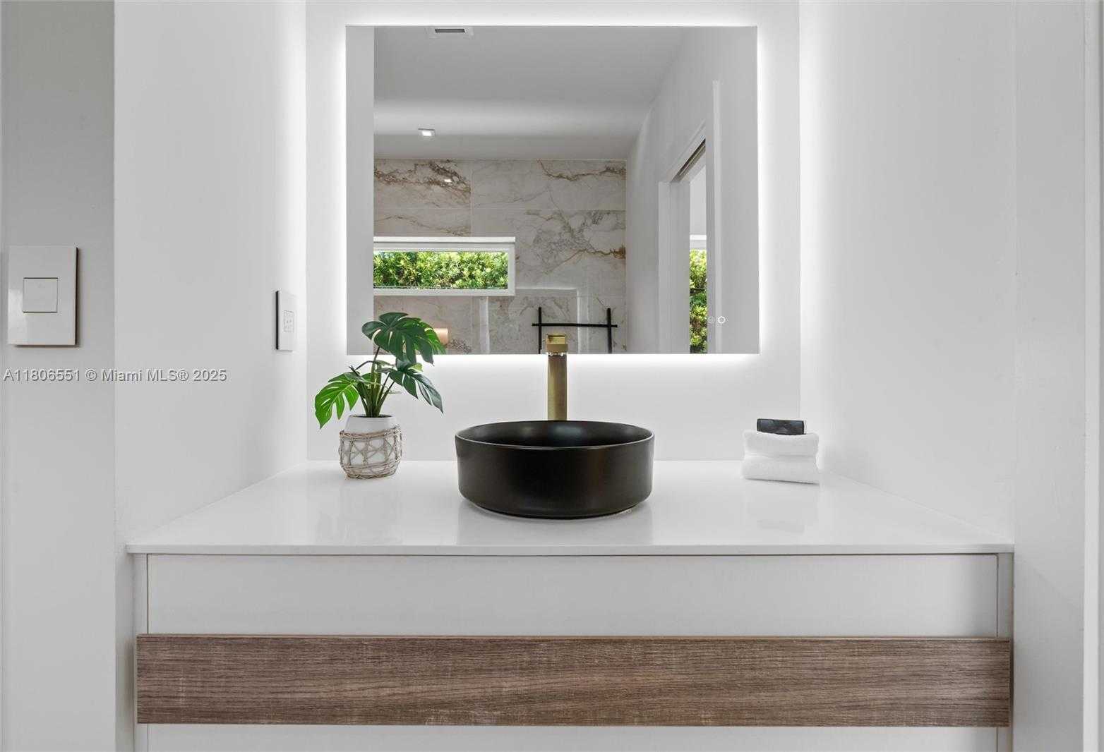 Small Image of 7810 HAWTHORNE AVE, Miami Beach Number 23