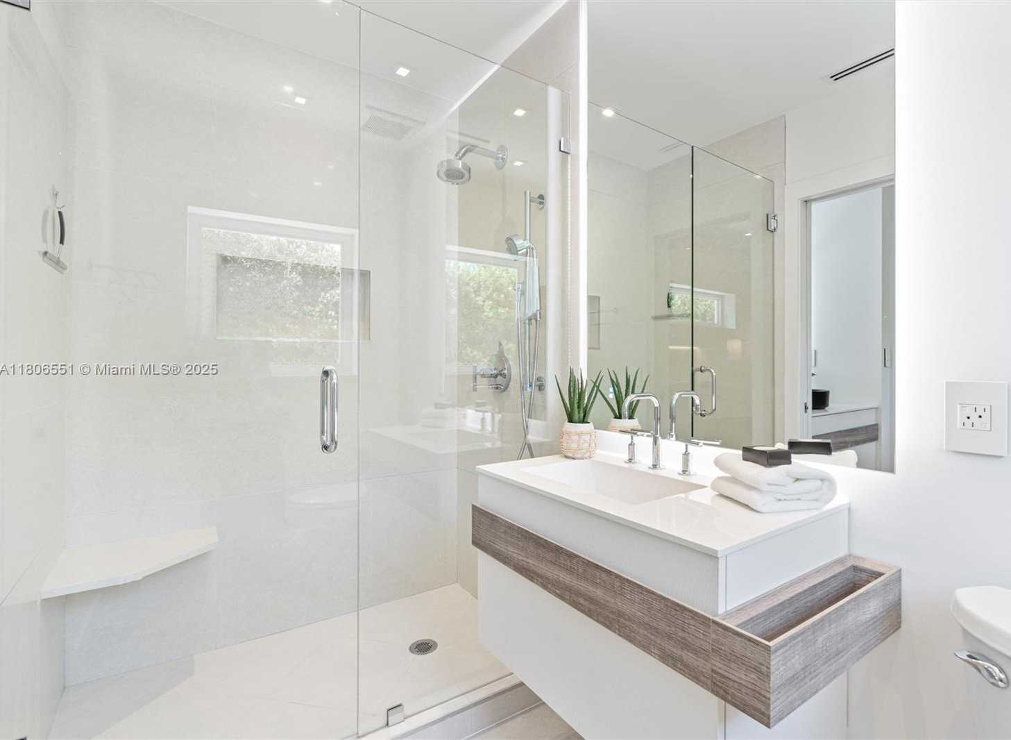 Small Image of 7810 HAWTHORNE AVE, Miami Beach Number 24