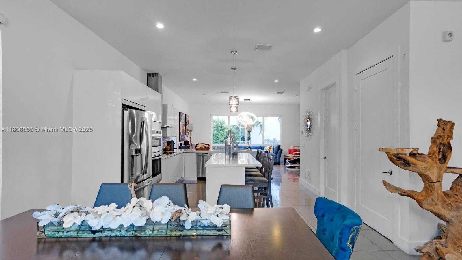 Small Image of 10545 NORTH WEST 66TH ST #10545, Doral Number 16