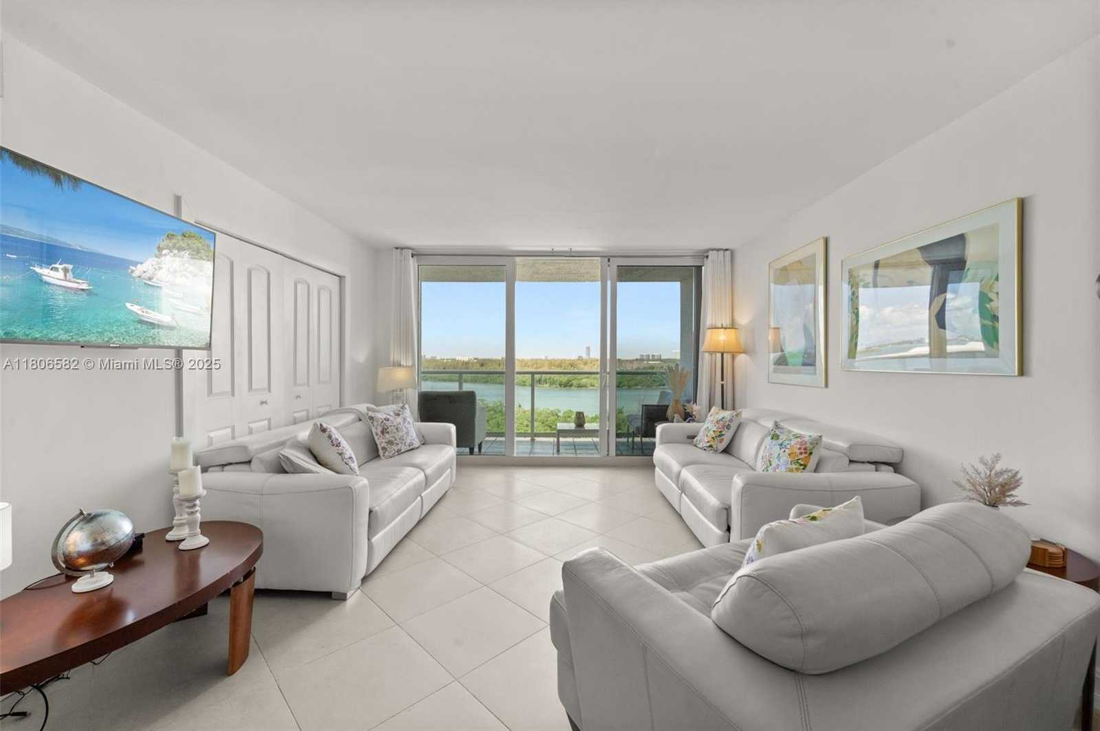 Small Image of 100 BAYVIEW DR #1219, Sunny Isles Beach Number 2