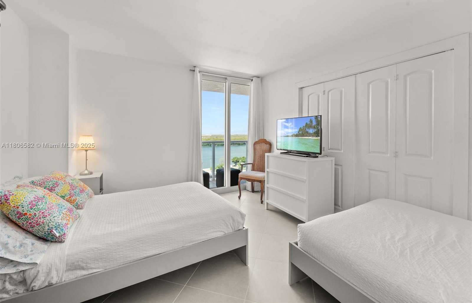 Small Image of 100 BAYVIEW DR #1219, Sunny Isles Beach Number 9
