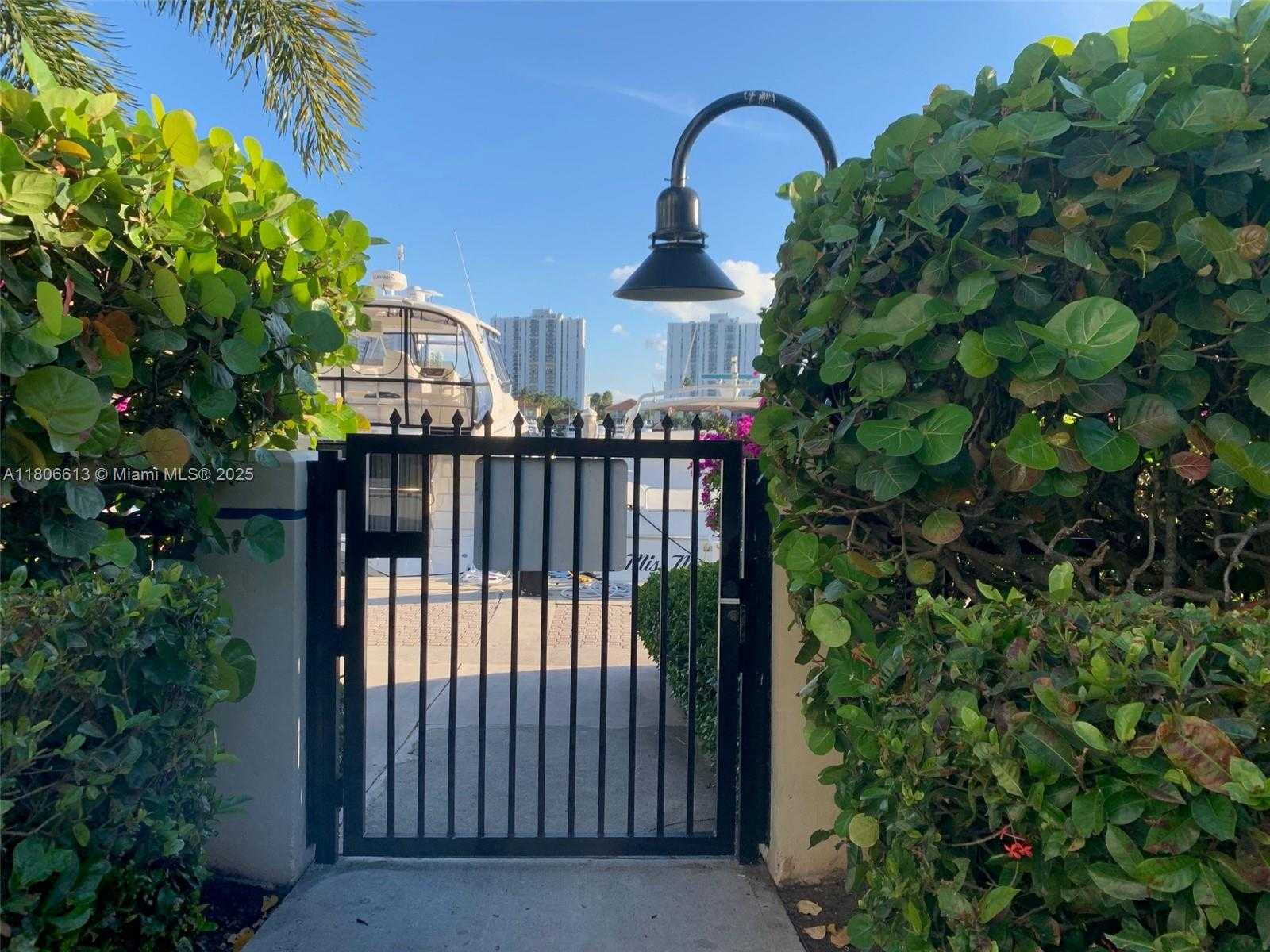 Small Image of 3610 YACHT CLUB DR #1204, Aventura Number 23