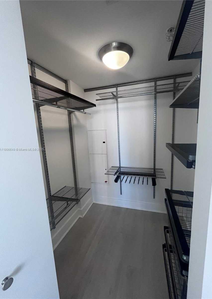 Small Image of 185 SOUTH WEST 7TH ST #1501, Miami Number 8