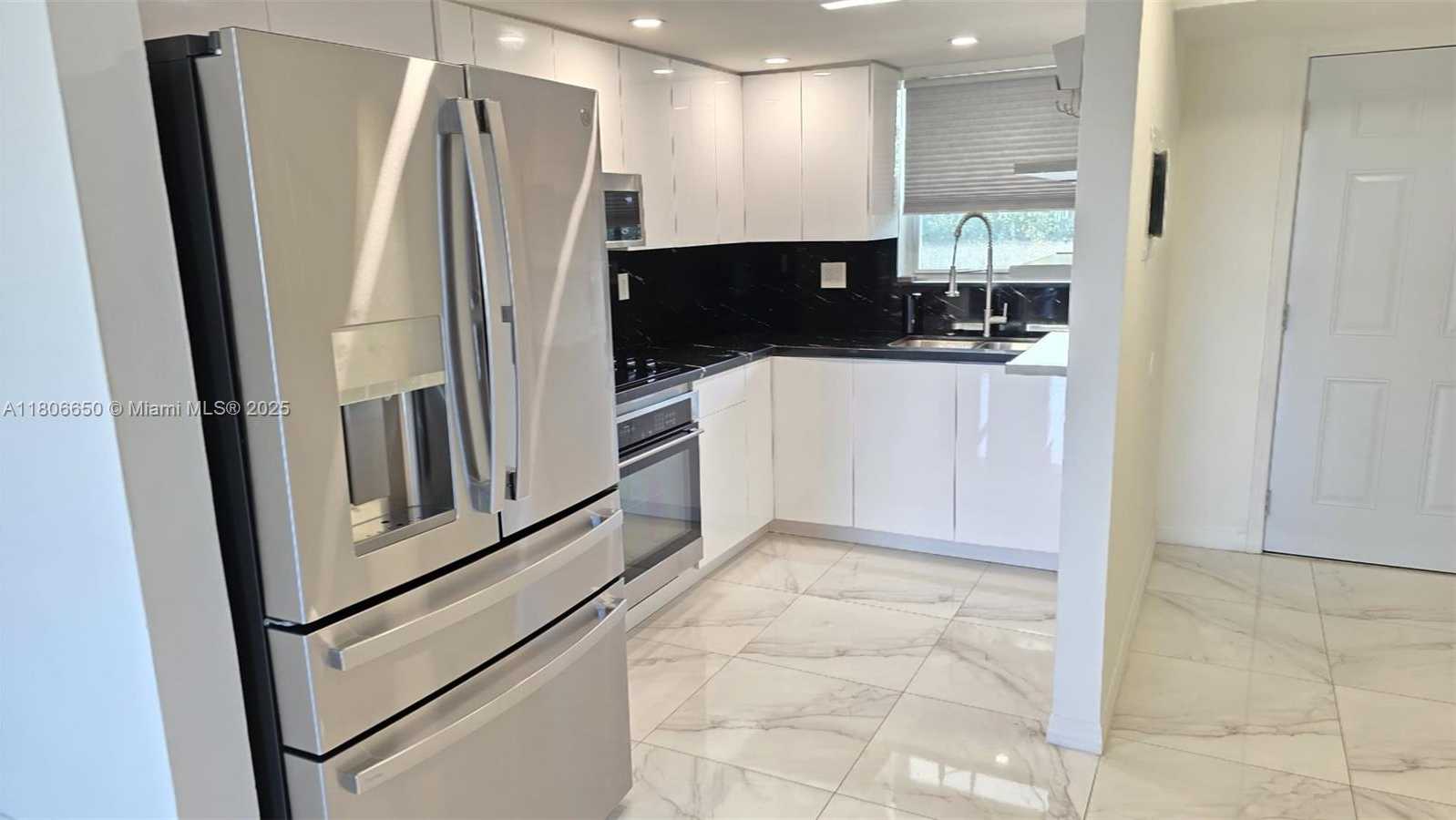 Small Image of 9359 FONTAINEBLEAU BLVD #F405, Miami Number 10