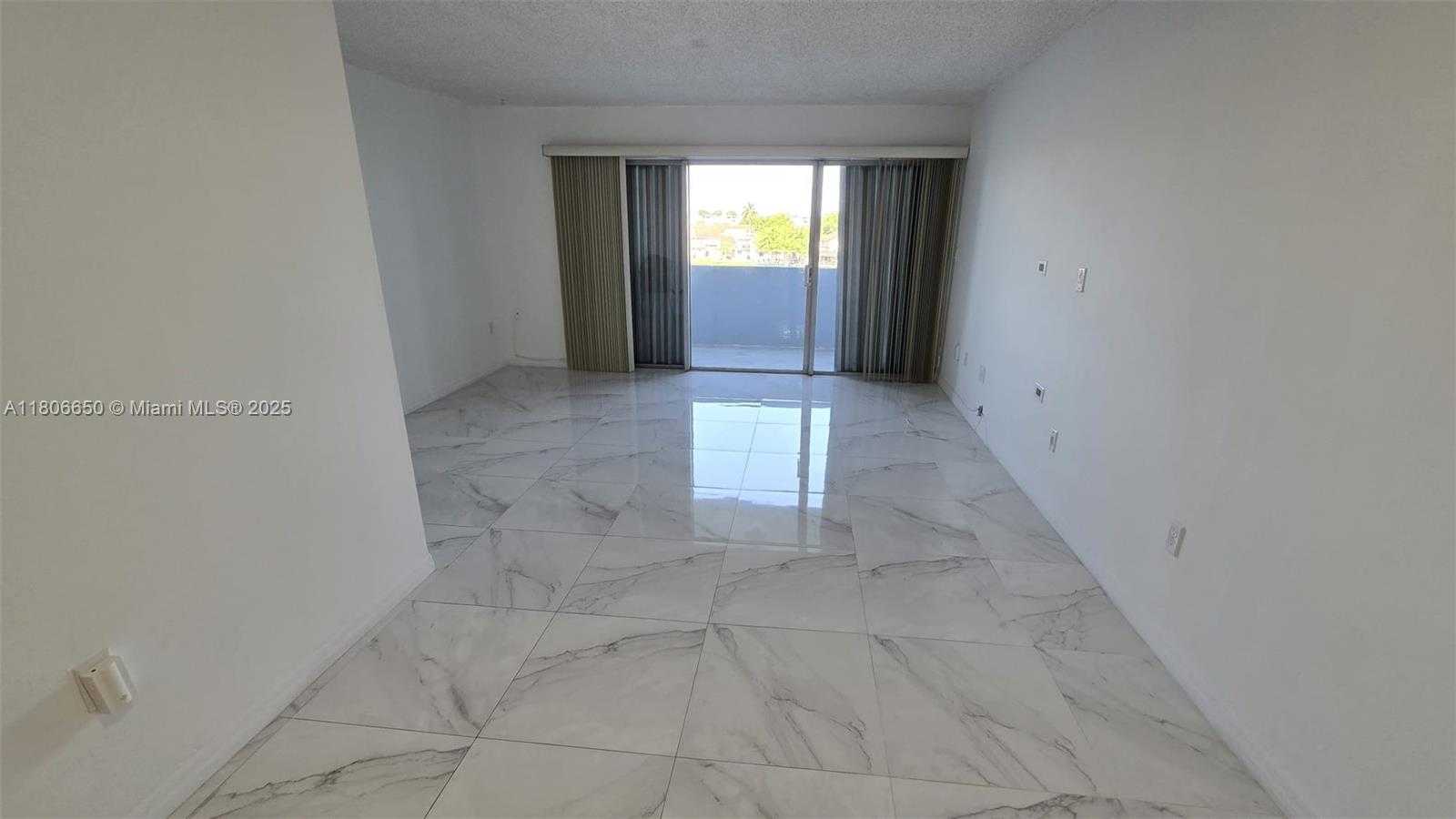 Small Image of 9359 FONTAINEBLEAU BLVD #F405, Miami Number 12