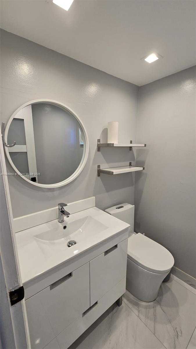 Small Image of 9359 FONTAINEBLEAU BLVD #F405, Miami Number 13