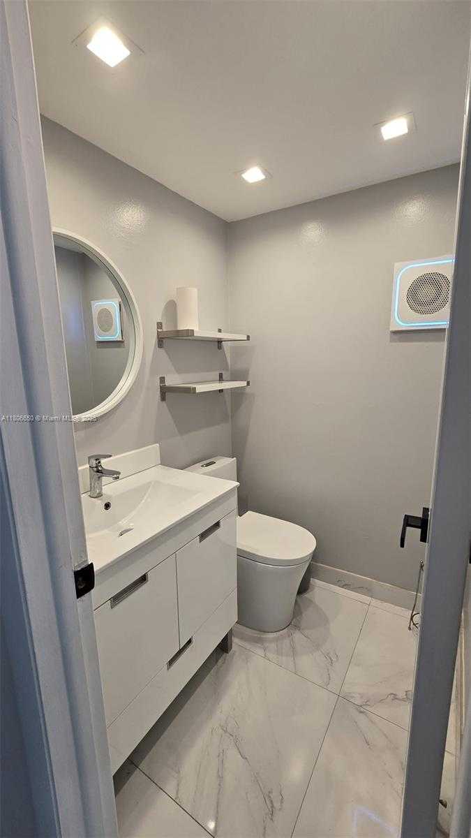 Small Image of 9359 FONTAINEBLEAU BLVD #F405, Miami Number 15